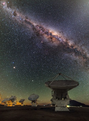 This view shows several of the ALMA antennas and the central regions of the Milky Way above. In this wide field view, the zodiacal light is seen upper right and at lower left Mars is seen. Saturn is a bit higher in the sky towards the centre of the image. The image was taken during the ESO Ultra HD (UHD) Expedition.